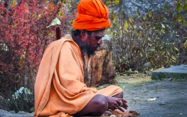 在聚众喝牛尿之后，印度宣布牛粪牛尿疗法进入临床试验阶段