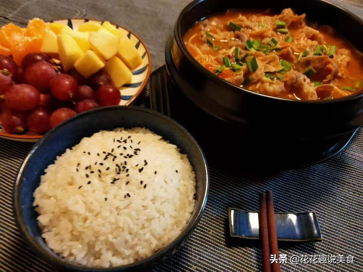 二线城市家三口标准开销,一家四口的晚餐真实图三菜一汤