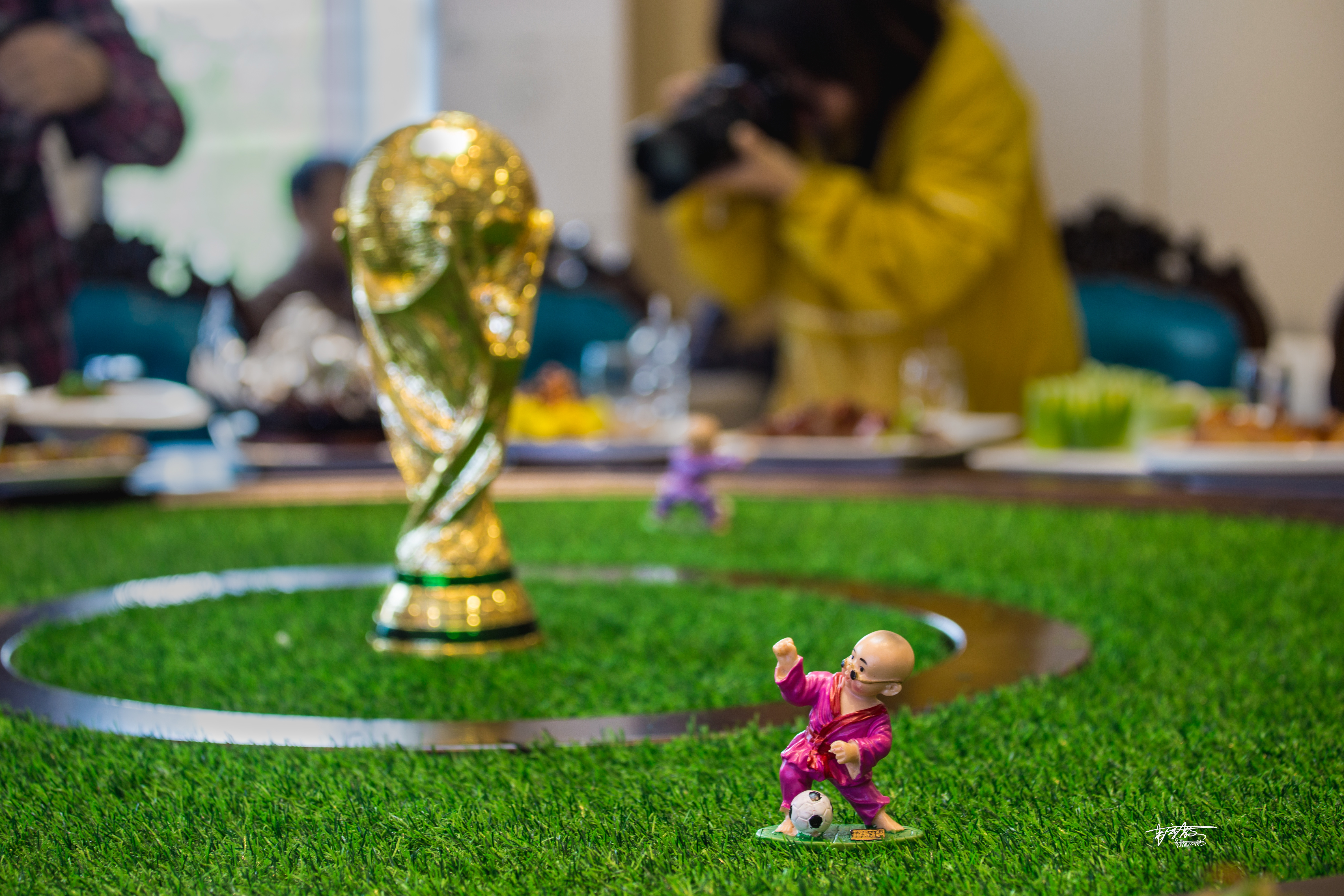 除了女人，男人的话题里，总是少不了“足球”两字