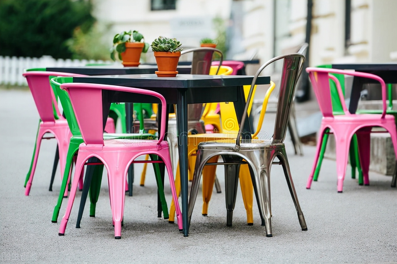 黄焖鸡一天卖2000利润是多少,黄焖鸡月入100万