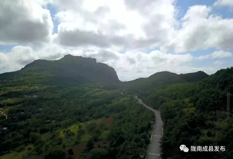 我叫成县，这是我2019年的自拍照~