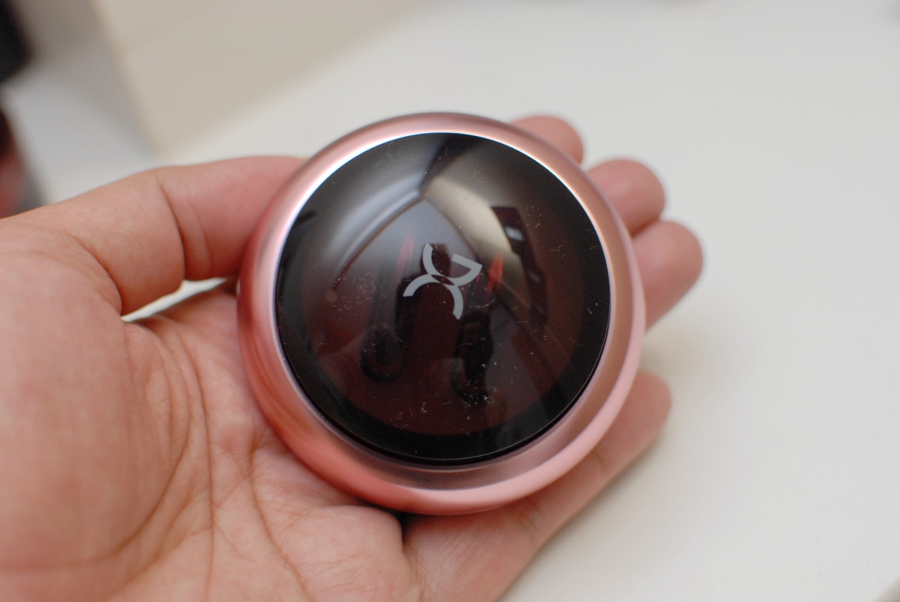 28倍冷光嫩肤，轻松抚走鱼尾纹：小米有品小光仙眼纹抚纹仪