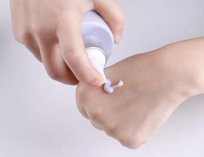 换季起皮水乳推荐,换季脸干起皮水乳推荐