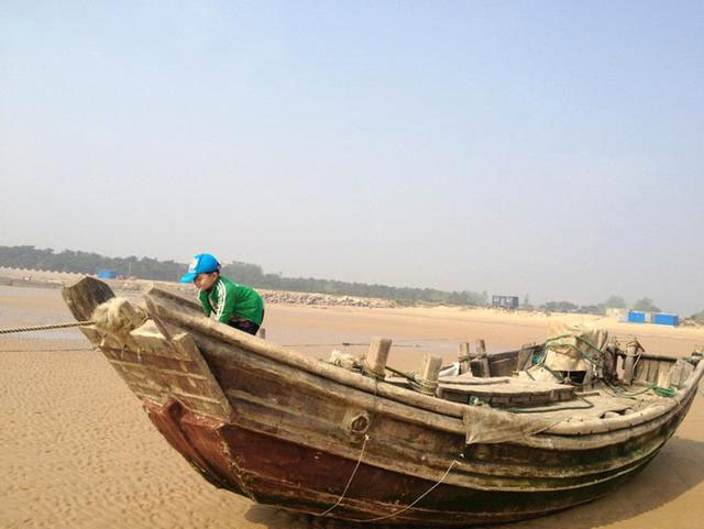 一轮骄阳升日照，二夜美梦伴海涛，三天渔家海鲜饱朋友同行欢笑多