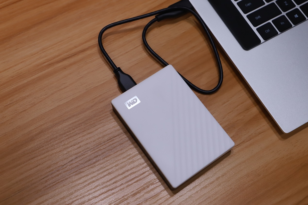 西部数据wd1tbusb3.0移动硬盘评测,西部数据机械移动硬盘随行版评测