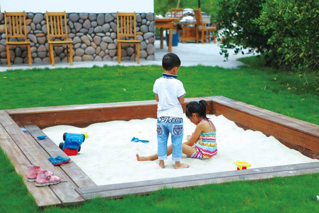 为钓鱼建房子,为了钓鱼在河边盖了房子