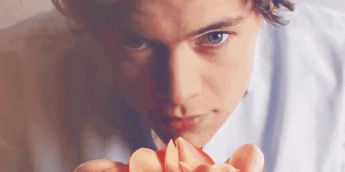 香水应该怎么喷,香水最好喷在衣服哪个部位