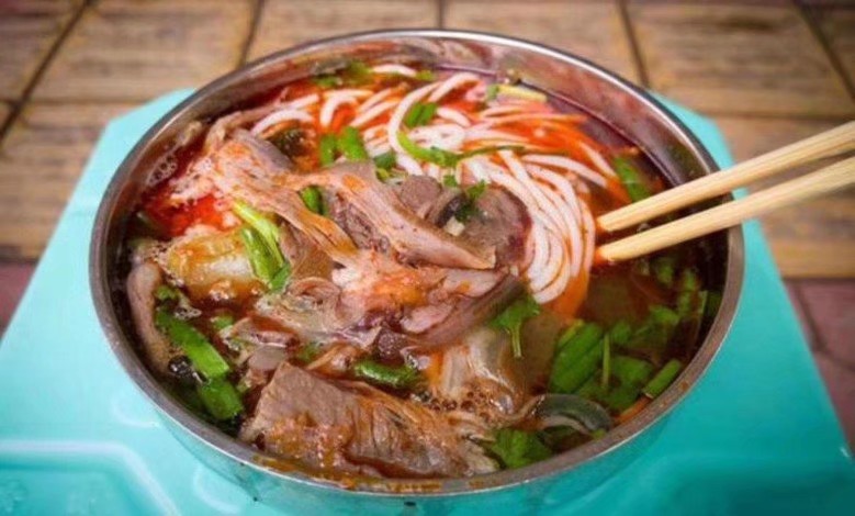 小本生意餐饮加盟店,小吃店加盟小锅米线最火爆的项目