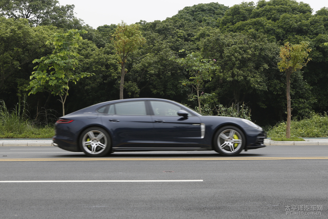 保时捷panamera混动深度测试 (全新保时捷panamera4s 2.9t试驾感受)