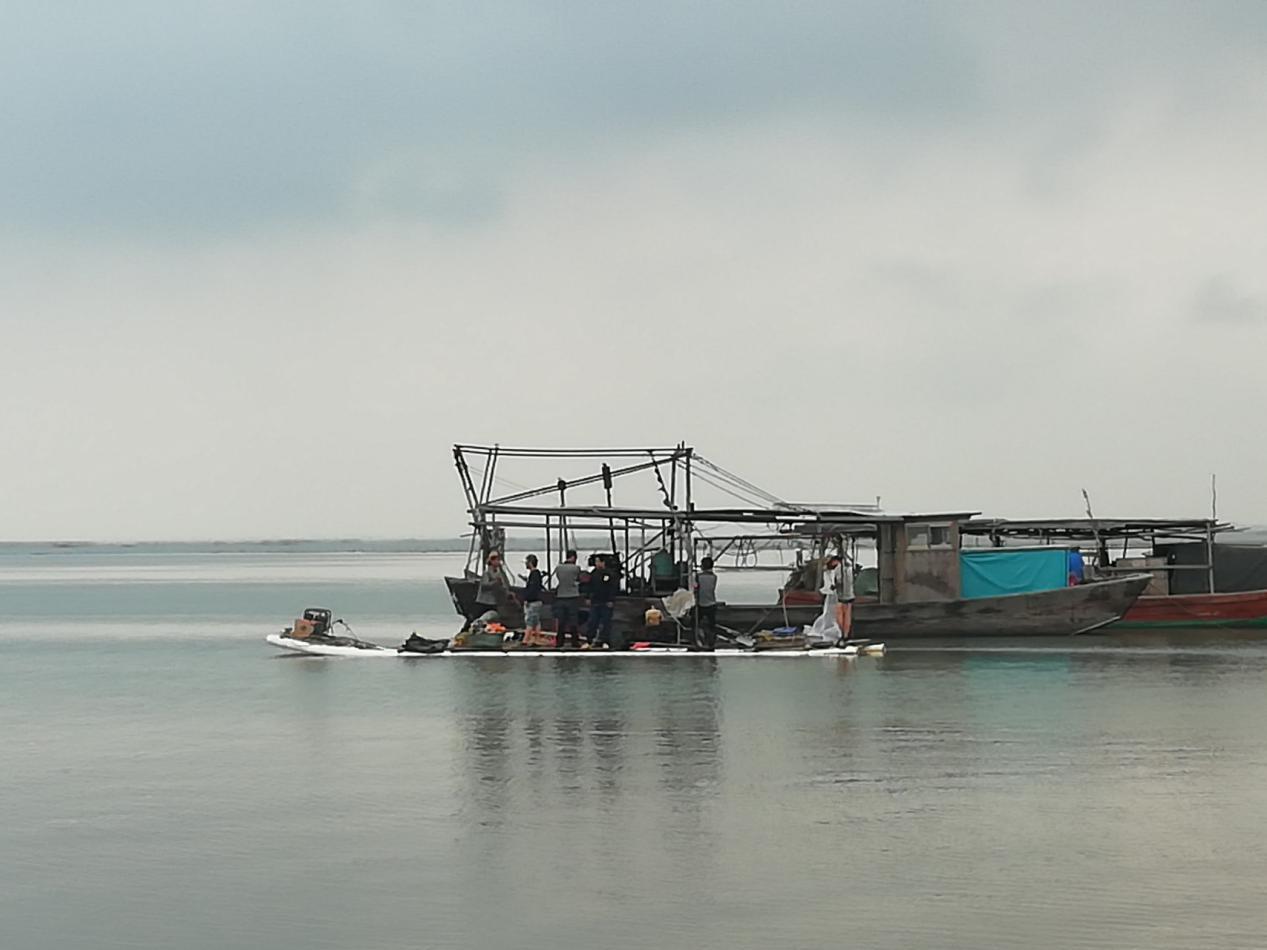 以船为家在水上生活漂泊不定,以船为家的疍家人