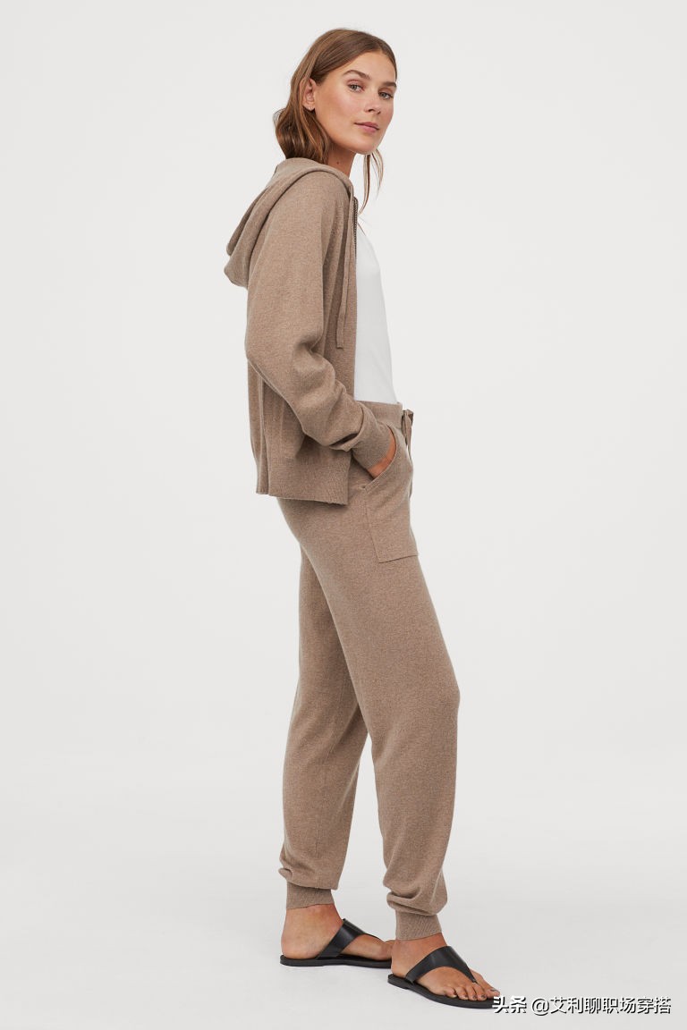 春节宅家睡衣当道，家居服也能时尚又舒适，明星示范居家时髦风