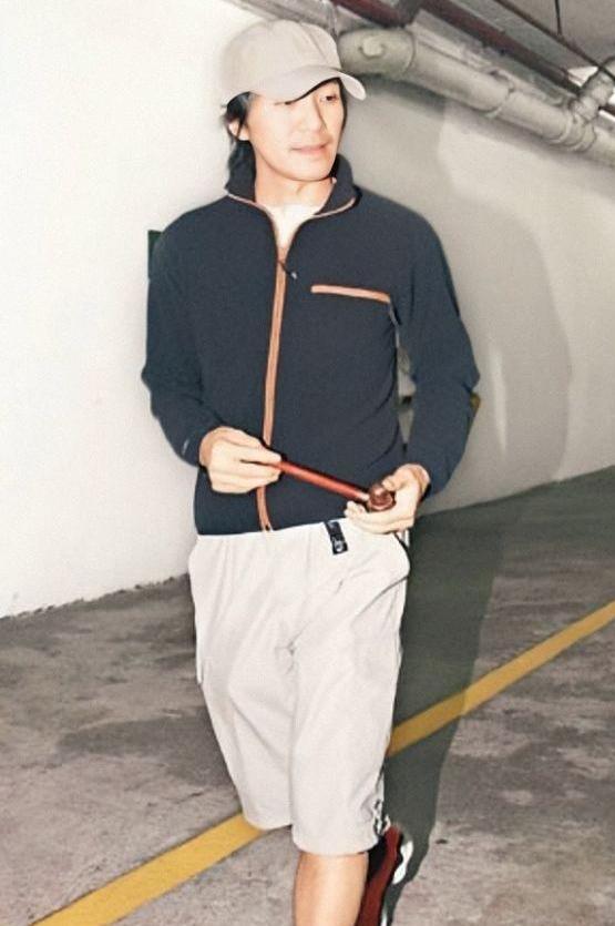 58岁周星驰满头白发,周星驰满头白发憔悴