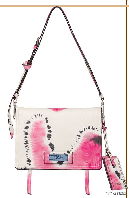 prada普拉达包包批发,好看又实用的奢侈品包包系列prada