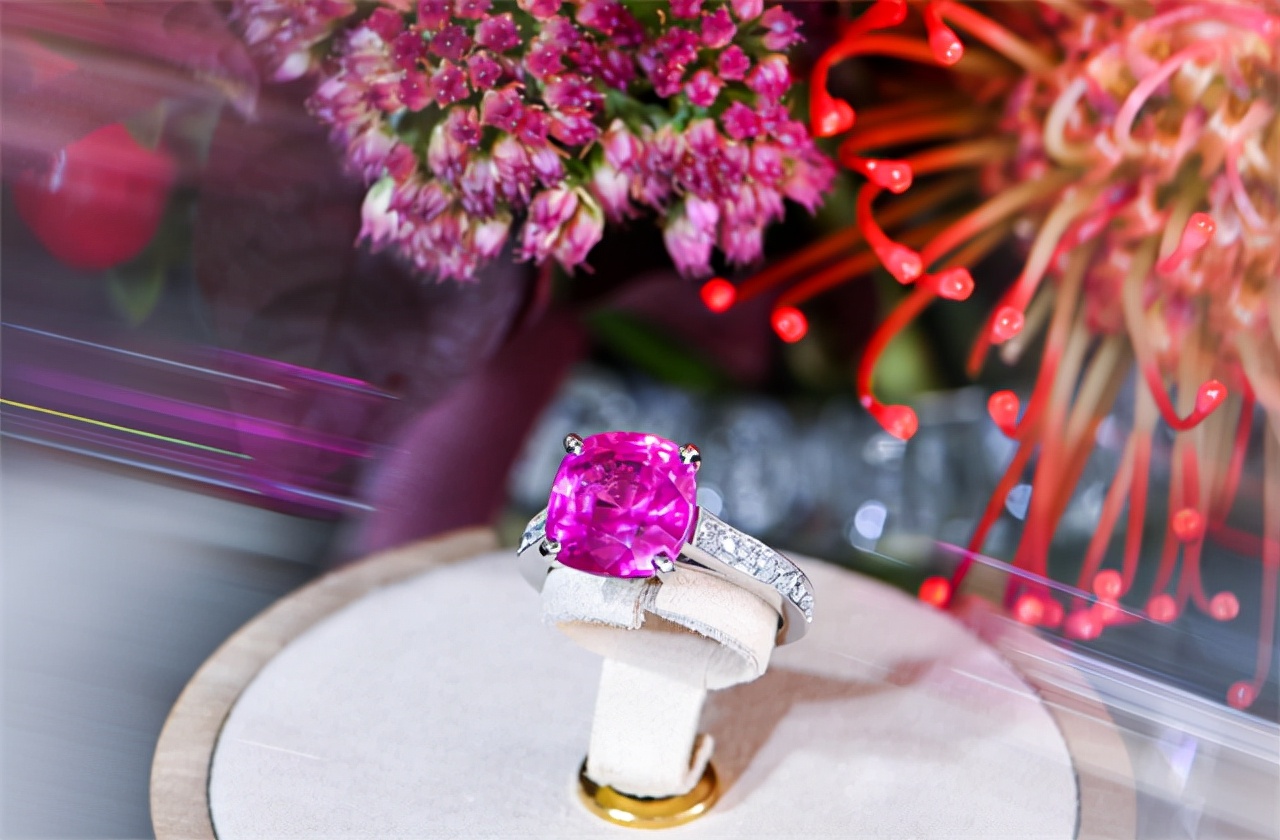 至美深湾，遇见薇妮体雕WENĒE高定华服及卡地亚高级珠宝