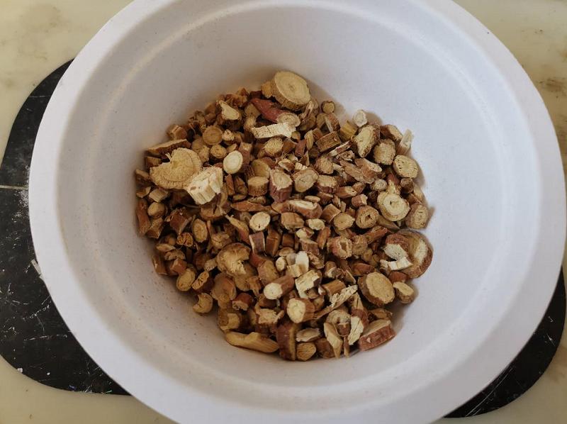 900元开启养鸡路，10年九死一生，创出“百草鸡”