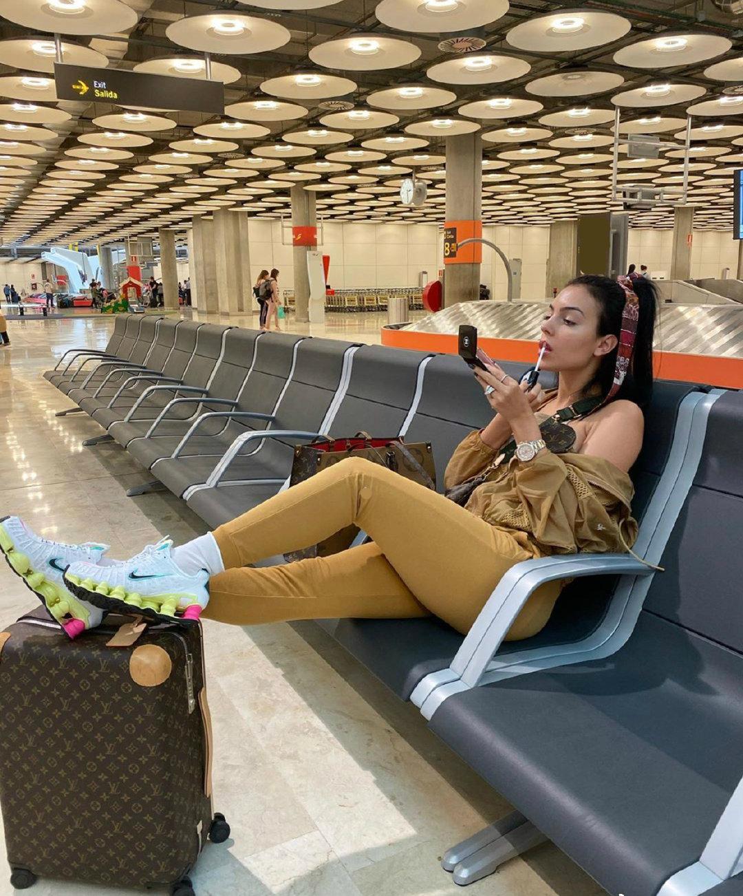 c罗与女友视频,美翻了c罗女友异域风情装抢镜