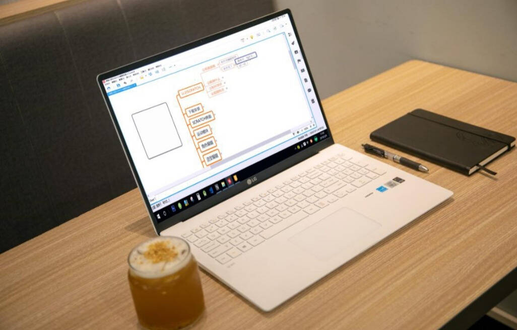 实习别被笔电压垮，换LGgram17赢上司赏识