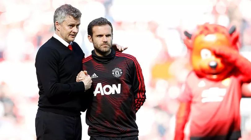 曼联从后场突破无人可挡,曼联快速反击阵容