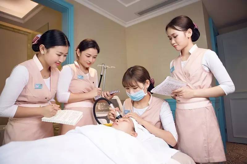 中职学美容好还是西点好,女生学美发还是学西点好