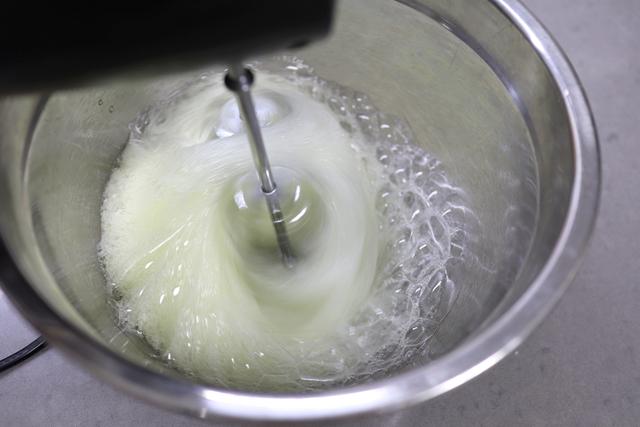 酸奶蛋糕蛋白怎么打发,酸奶别直接喝加四个鸡蛋搅一搅