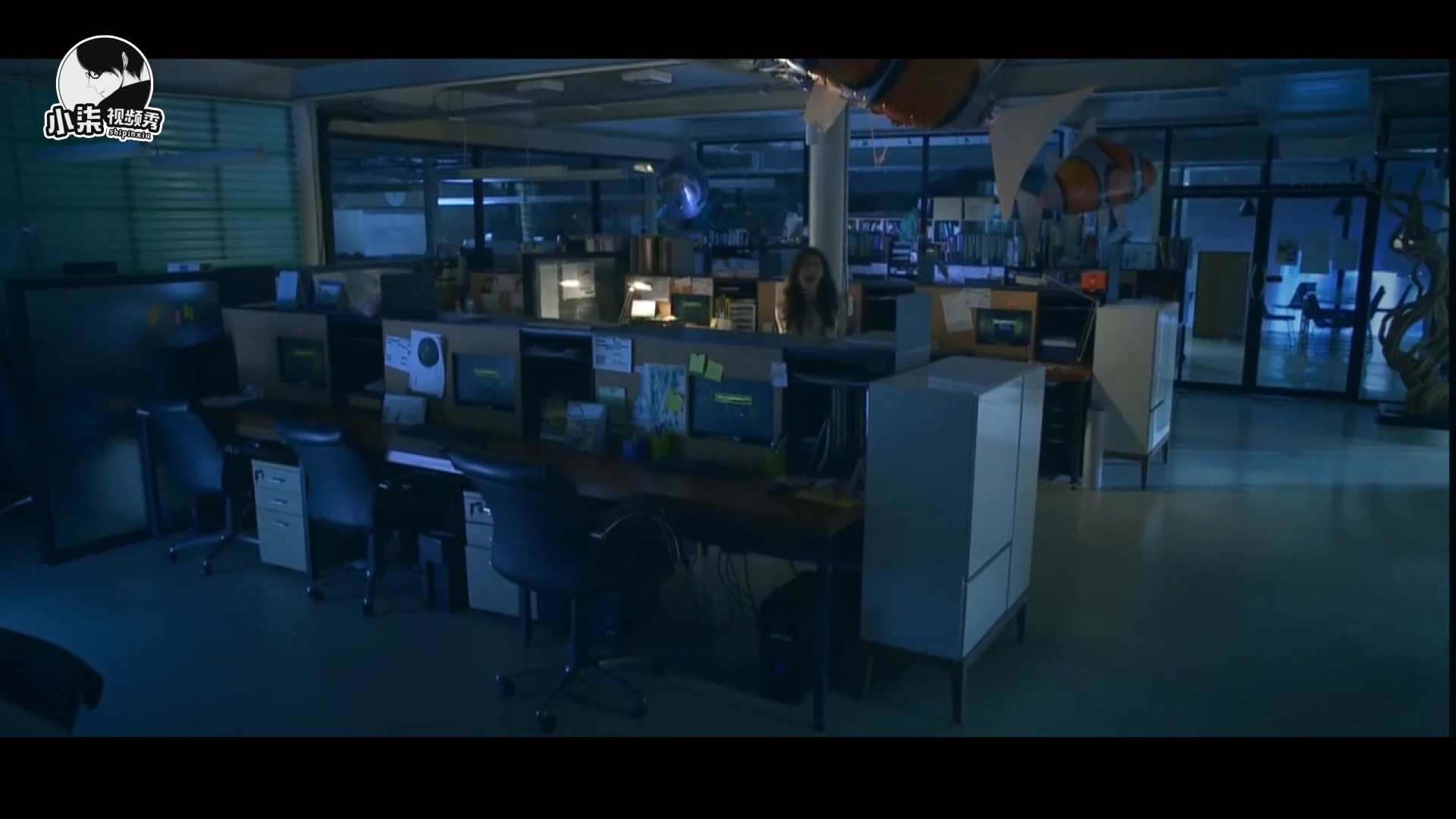 小柒电影解说：假发有可能是纤维做的，也有可能是尸体上的头发