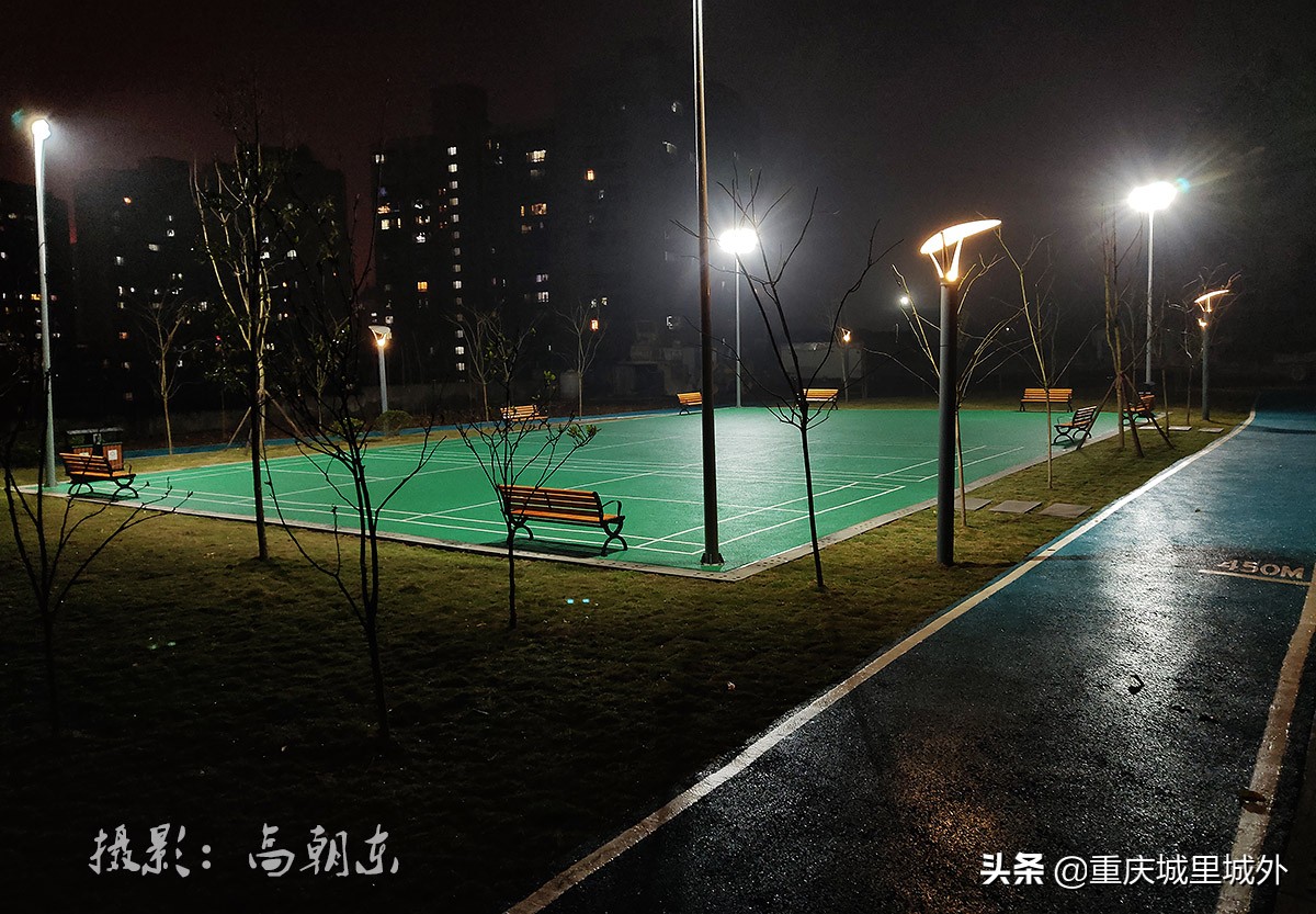 解禁了！夜探平顶山体育公园——清静，照明充足，更适合夜练
