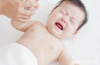 夏天给娃洗澡，这5个身体部位一定要重视，别嫌麻烦