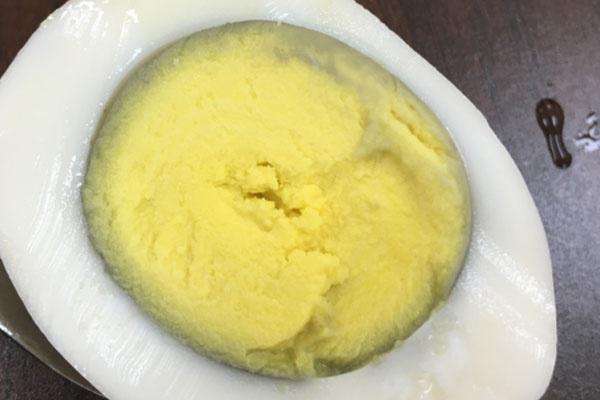 煮出来的鸡蛋有绿膜，吃了会诱发肠癌？这个绿膜究竟是什么物质