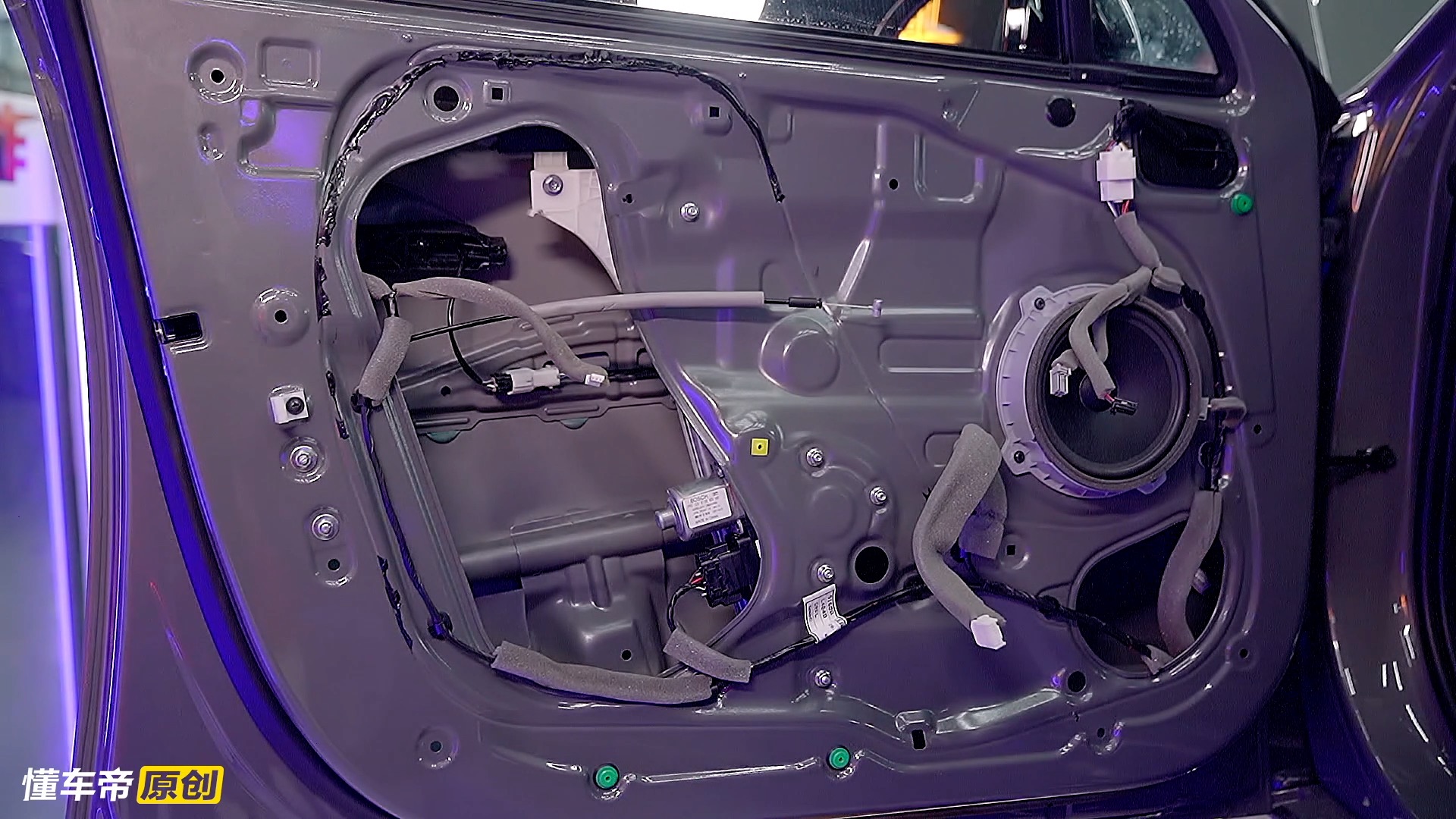 索纳塔第十代拆车,索纳塔10防撞梁和大众防撞梁