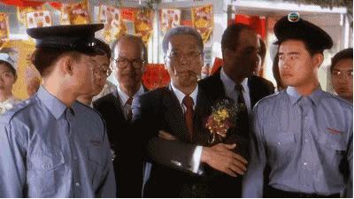 他自称红过周杰伦帅过周润发，也曾落魄潦倒，一辈子做到黄金配角