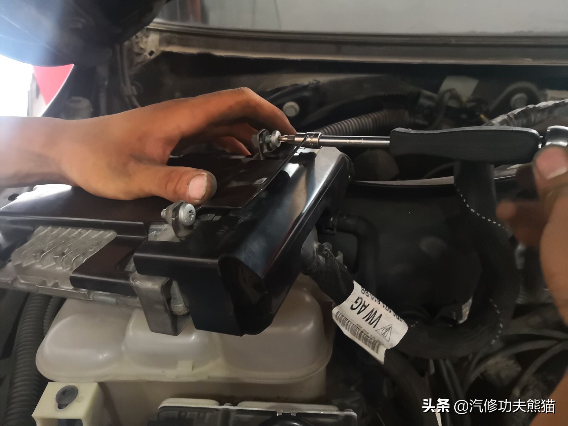 能拉动波音747的大众神车途锐烧机油治理，修完了又可以拉飞机了