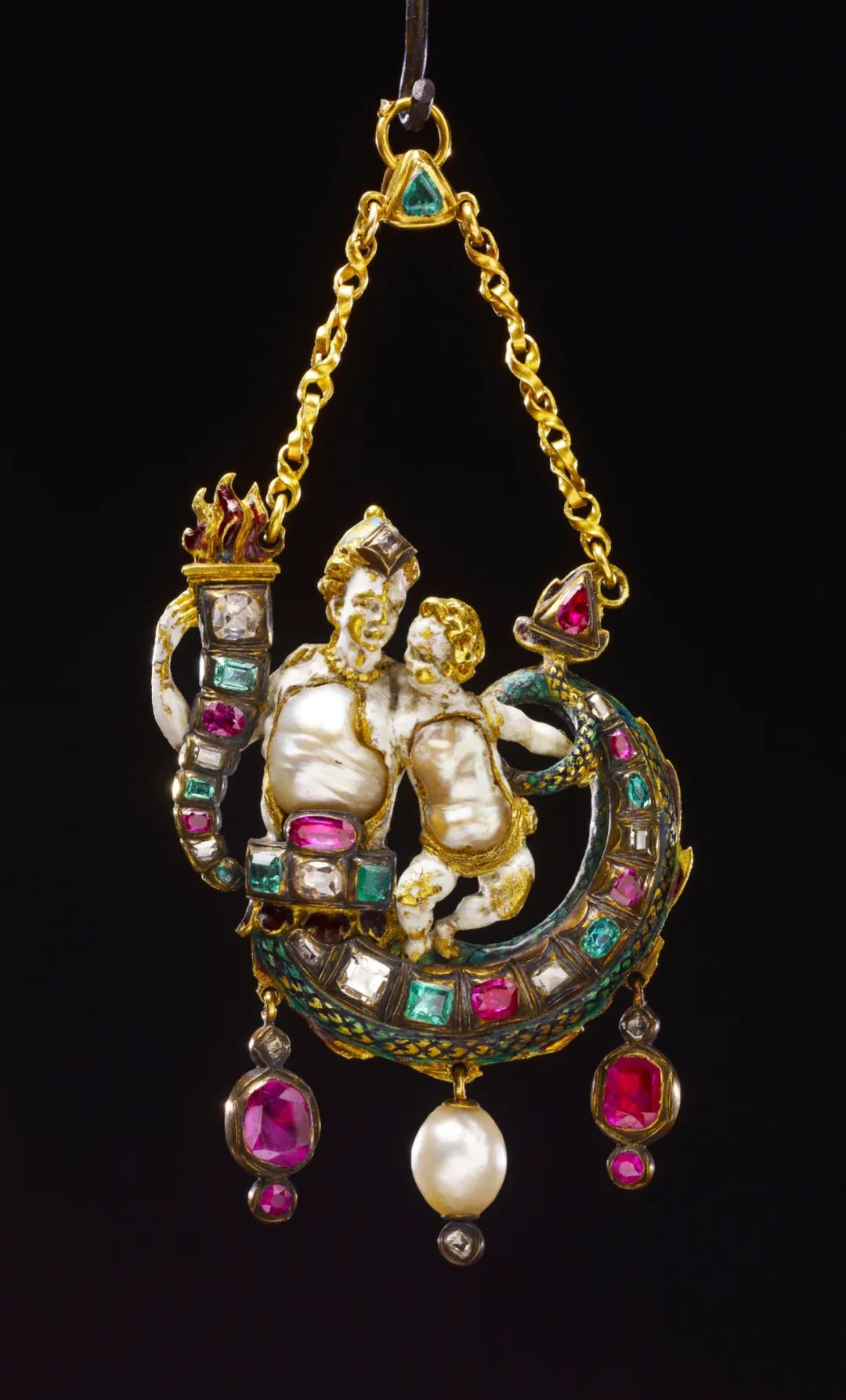 珍珠当牙签，红宝石镶圣经，还是Gucci和香奈儿的灵感缪斯