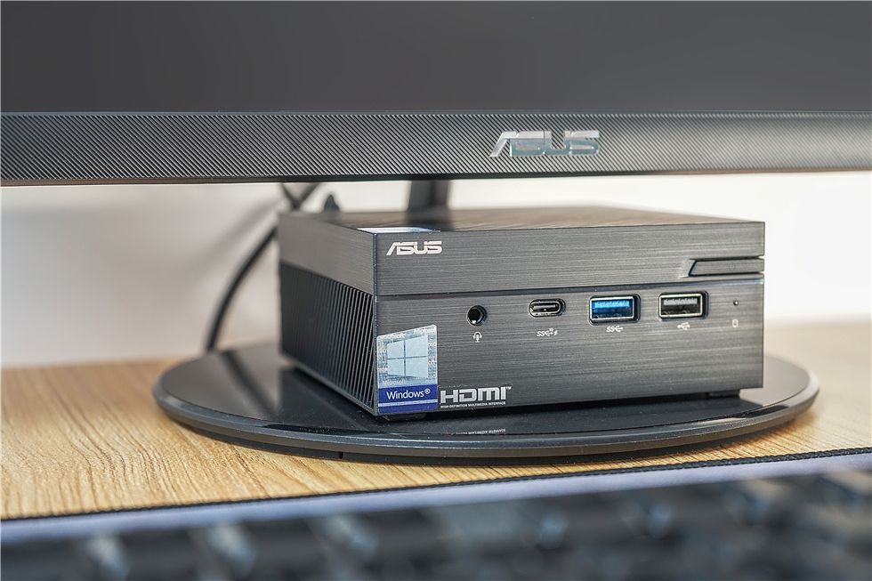 华硕超薄上网本,方便学习用的小计算机小巧