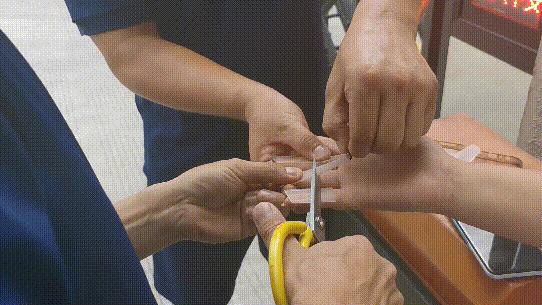 手被502胶水粘住了很长时候怎么办,手指被502胶水粘住分不开了怎么办