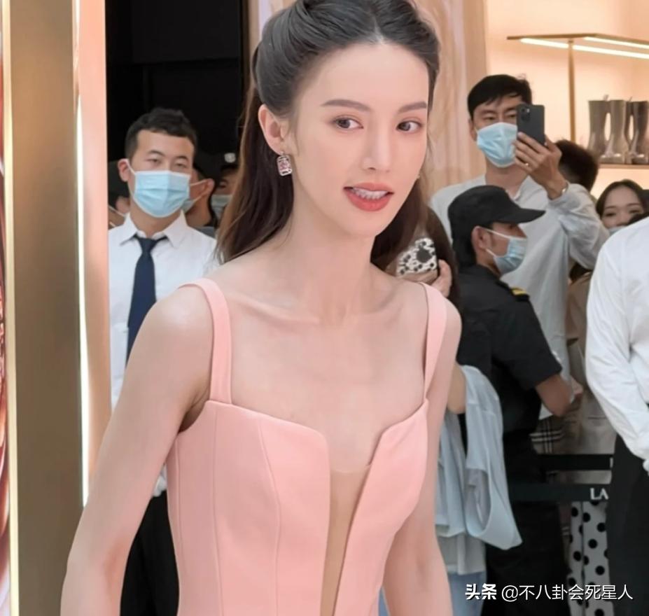 金晨颖儿姜妍环球影视城,金晨穿礼服超瘦