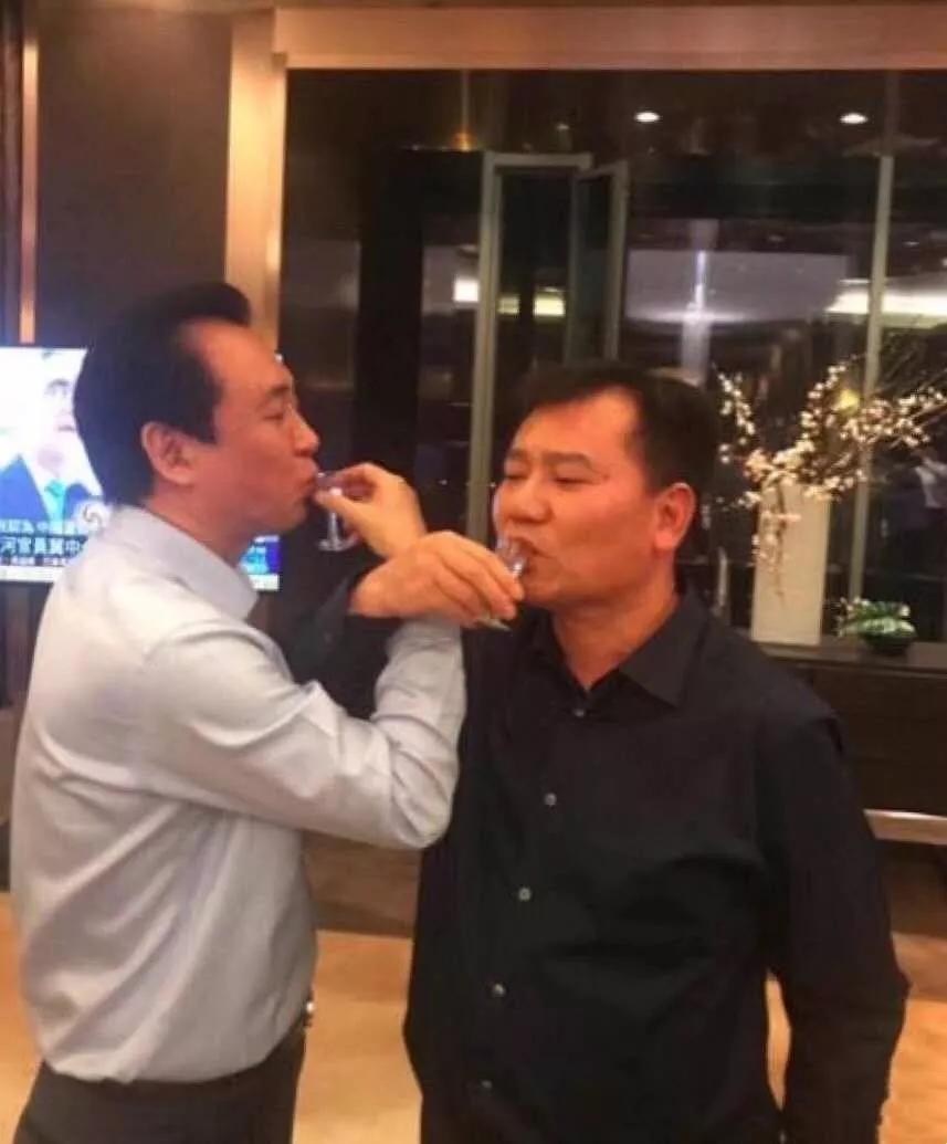 许家印首富的寒冬,许家印极寒之下试锋芒