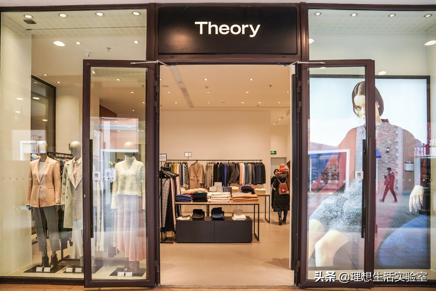 我们逛了天的成都时代奥莱，为你整理出这份春节新衣精明采购清单