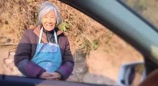 回家过年返程时的后备箱,离家时后备箱装满父母的爱