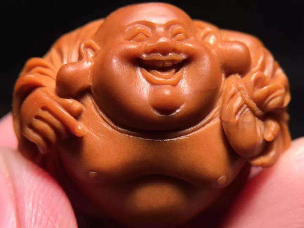 核雕∣指尖小小桃核，刻画大大世界，方寸之间显天地