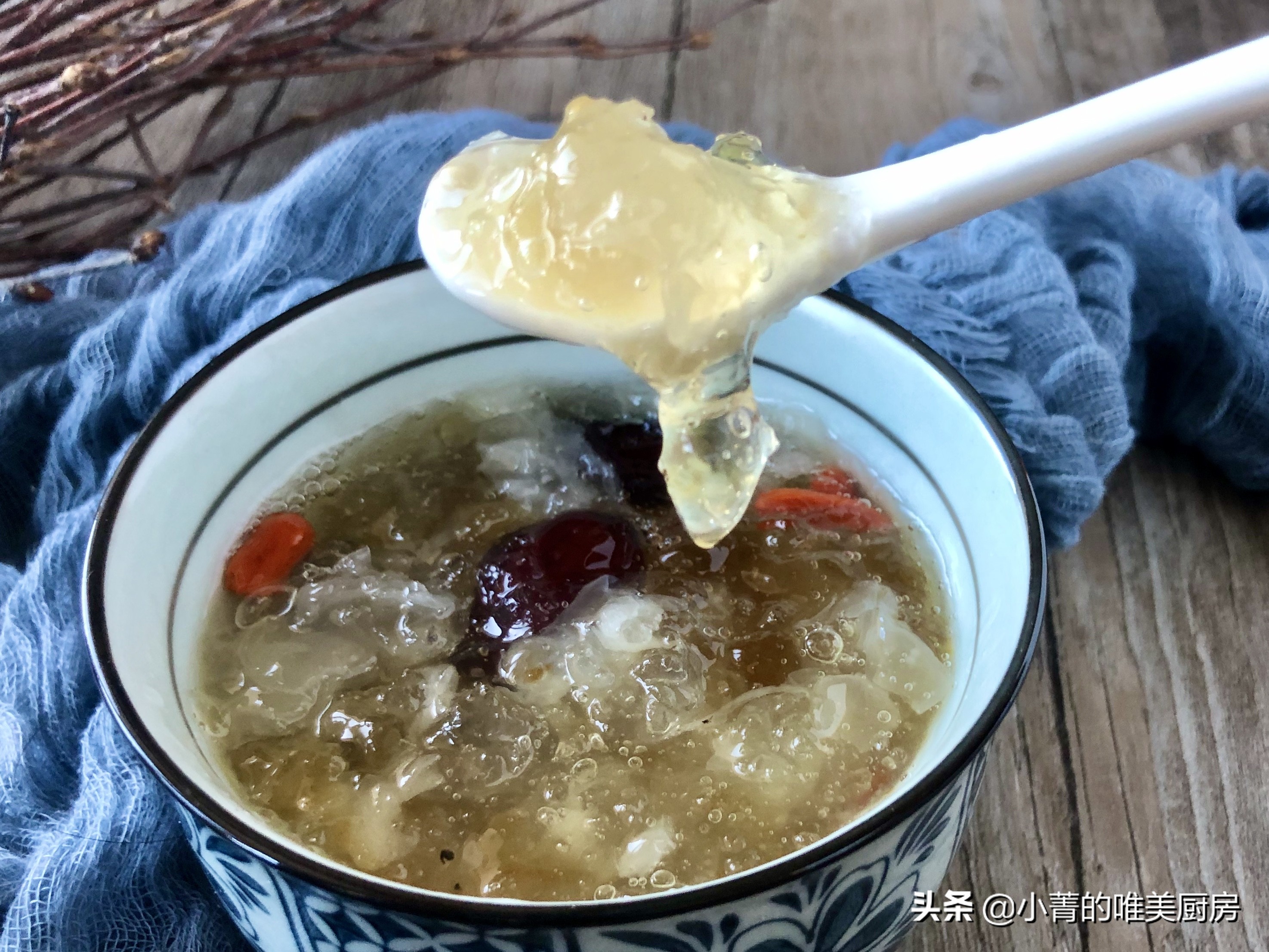 桃胶皂角米雪燕羹满满的胶原蛋白,桃胶皂角米雪燕羹图片