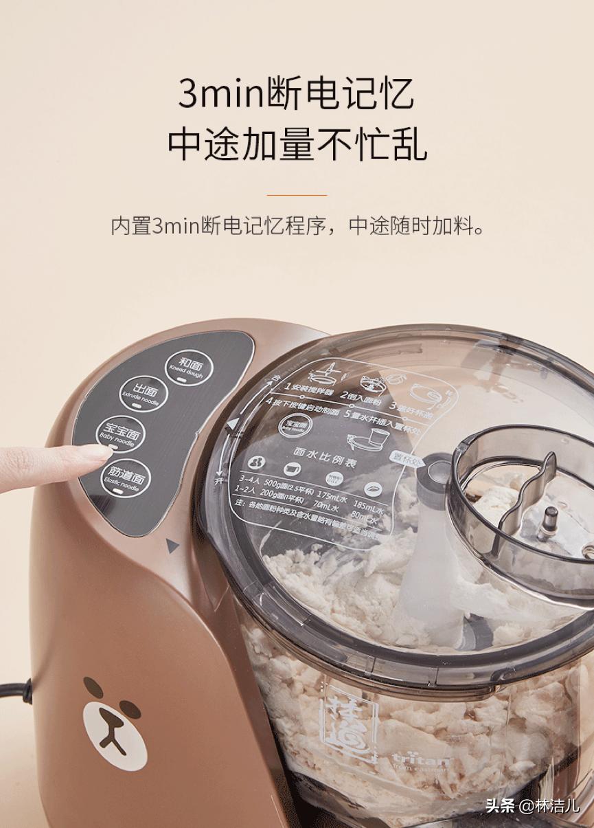 布朗熊与可妮兔背靠背坐着,布朗熊和可妮兔吃西瓜