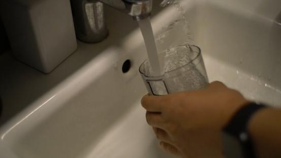 和戴森一拼的国产电机的吸尘器,莱克吸尘器为什么比不过戴森