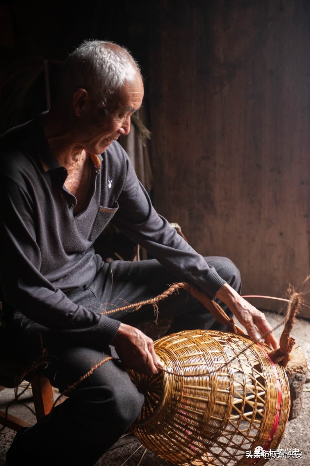 编织老匠人,73岁老人编织手艺