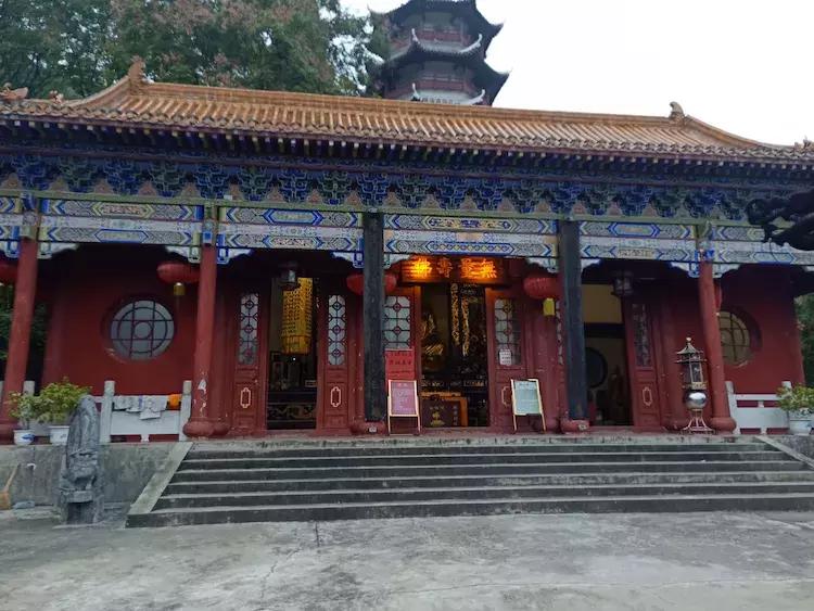 夜幕下的清泉寺,夜幕下的湛山寺