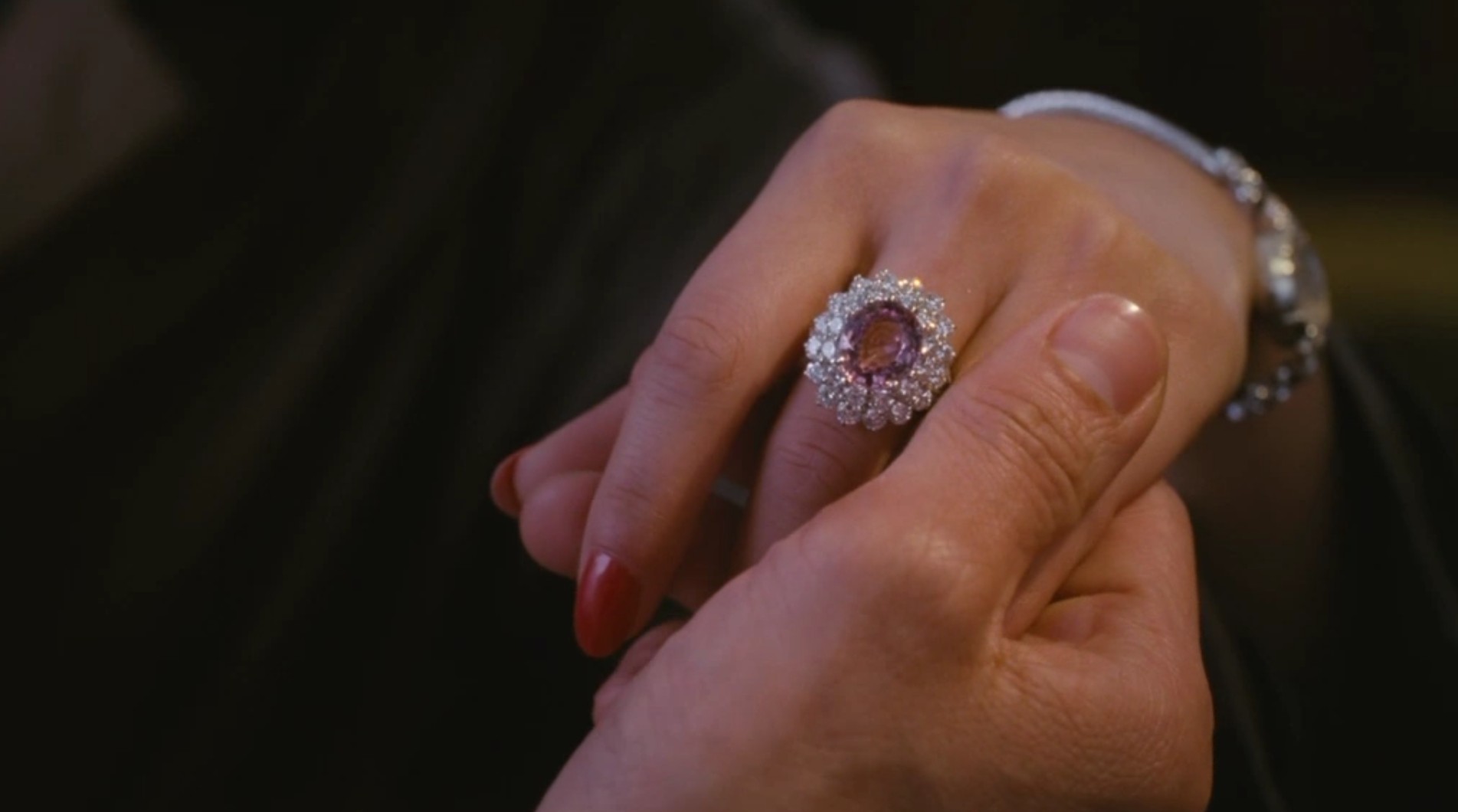 电影中真正的珠宝,鸽子蛋珠宝