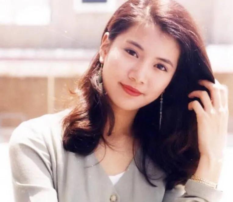 港圈女星是怎么被*养包**的？