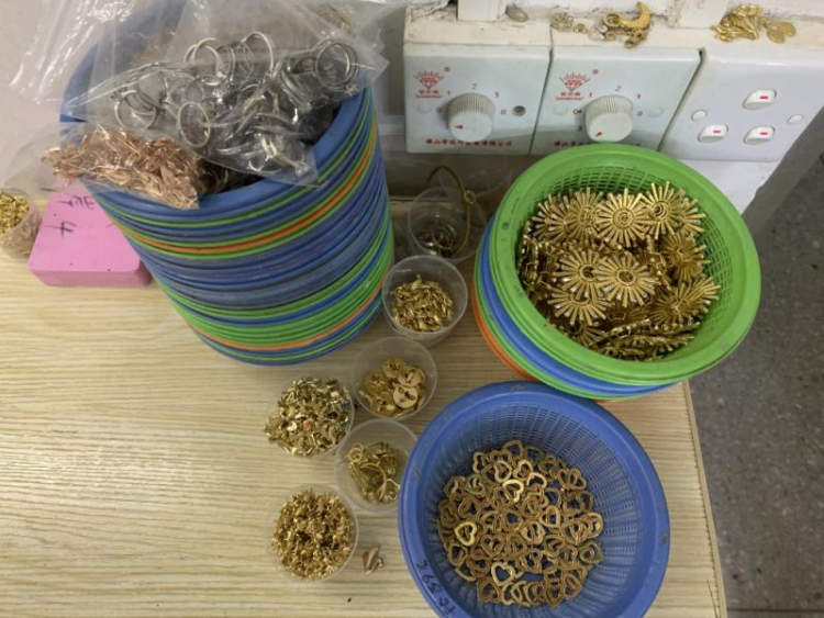 施华洛世奇低价同款,施华洛世奇国外真的便宜吗