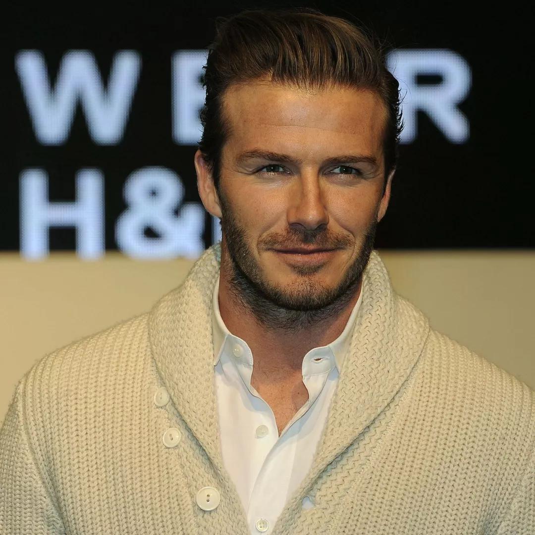 年轻时的贝克汉姆和维多利亚,贝克汉姆维多利亚为何拄拐杖