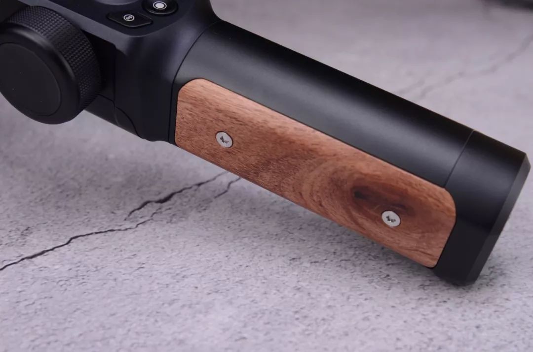 飞宇蝎子稳定器和大疆rsc2对比,飞宇的稳定器怎么样