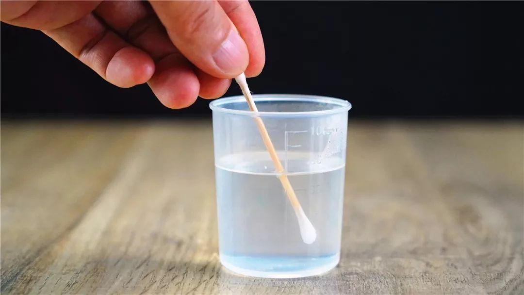 棉签放水里,第二天长出一块水晶石?还挺漂亮